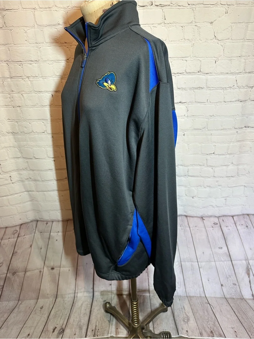 Nike Men’s Gray Full-Zip Jacket with Blue Trim and UD logo - Picture 2 of 7